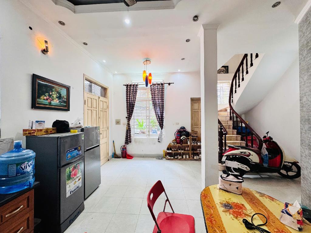 NHÀ ĐẸP CẦU GIẤY - LÔ GÓC 2 THOÁNG - MẶT TIỀN 6,6M - 43M2 - 9 TỶ