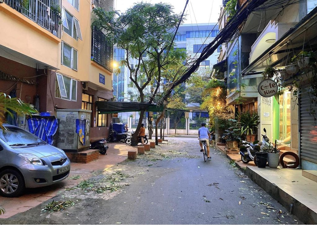 HOÀNG QUỐC VIỆT - PHÂN LÔ BÀN CỜ - Ô TÔ ĐỖ VỈA HÈ - AN SINH ĐỈNH - 15 TỶ