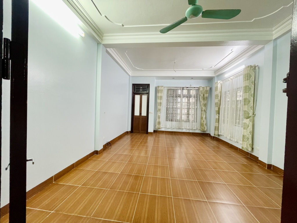 TRUNG TÂM CẦU GIẤY - NHÀ DÂN XÂY - 5 TẦNG - NGÕ NÔNG RỘNG - 42M2 - 9 TỶ
