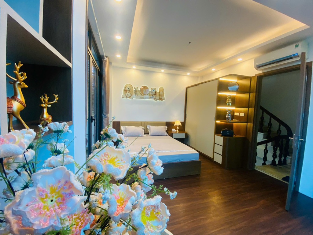 MÁI ẤM XUÂN THỦY - LÔ GÓC 2 THOÁNG - 6 TẦNG - 6M MẶT TIỀN - Ô TÔ VÀO NHÀ