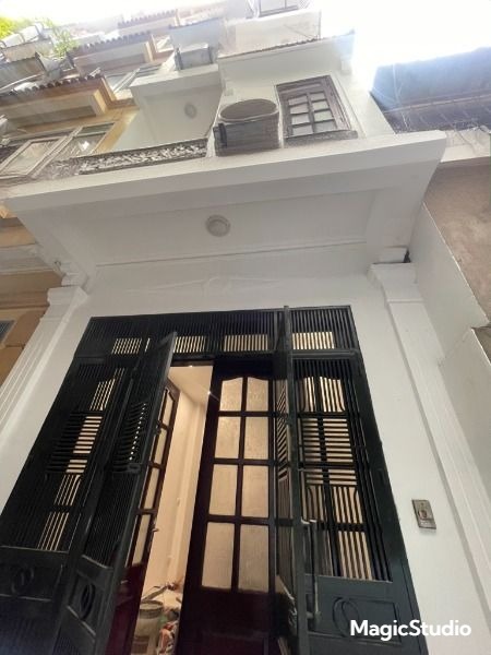 CẦU GIẤY - 9.5 TỶ - NHÀ 5 TẦNG DÂN XÂY - NGÕ THOÁNG - CHUẨN MÁI ẤM 3 THẾ HỆ