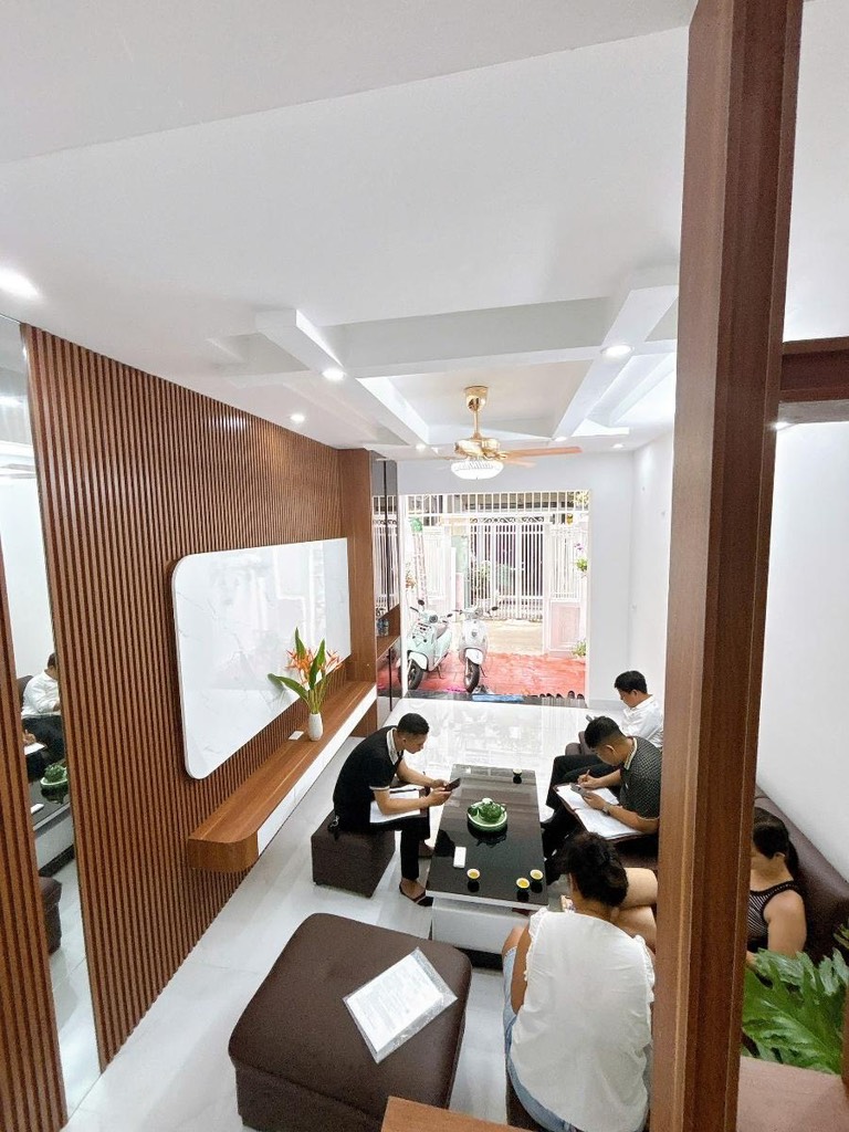 CẦU GIẤY - LÔ GÓC - SÂN NHÀ RỘNG - Ô TÔ 5 TẠ BĂNG BĂNG