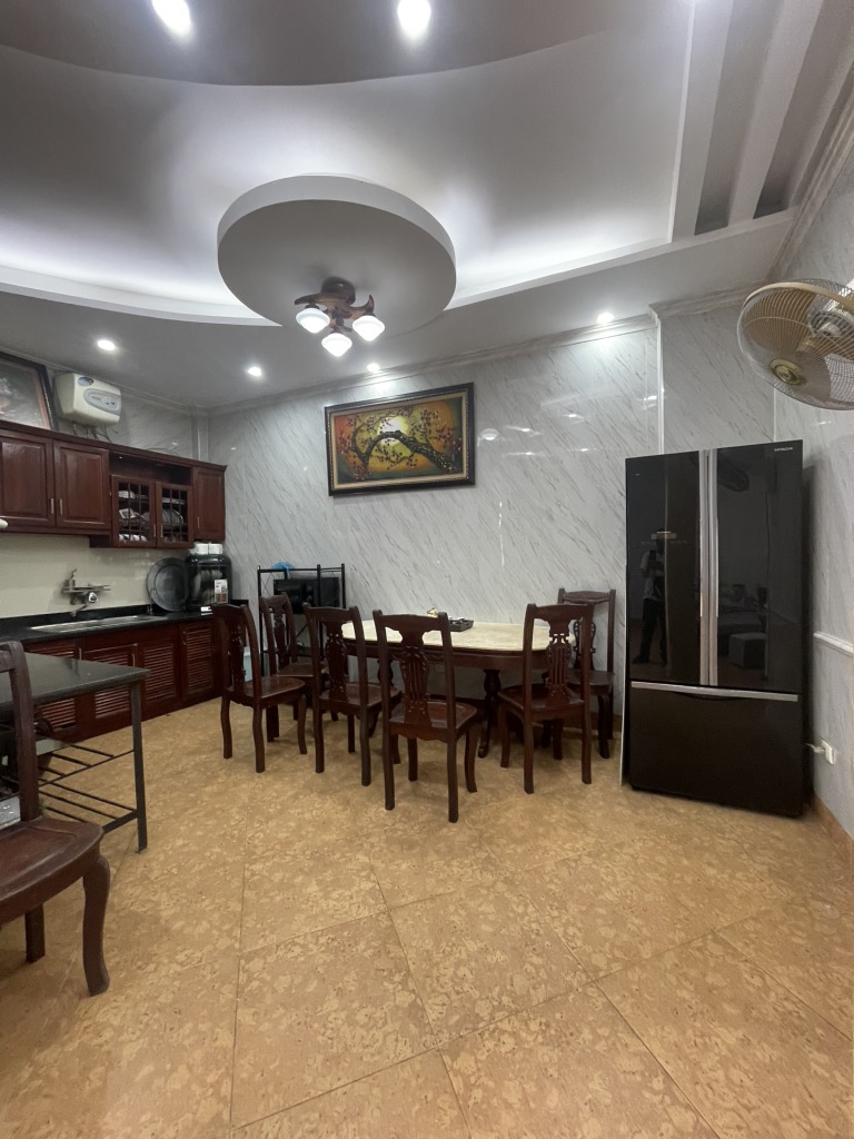 HOÀNG QUỐC VIỆT - SÂN RỘNG NHÀ TO - CỬA SÀN FULL GỖ LIM - 76M2 - 9.8 TỶ