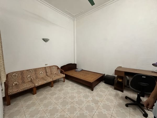 HOÀNG QUỐC VIỆT - CHỦ THEO VỢ VÀO NHA TRANG - ĐỂ LẠI NHÀ CŨ 3 TẦNG - 8.5 TỶ