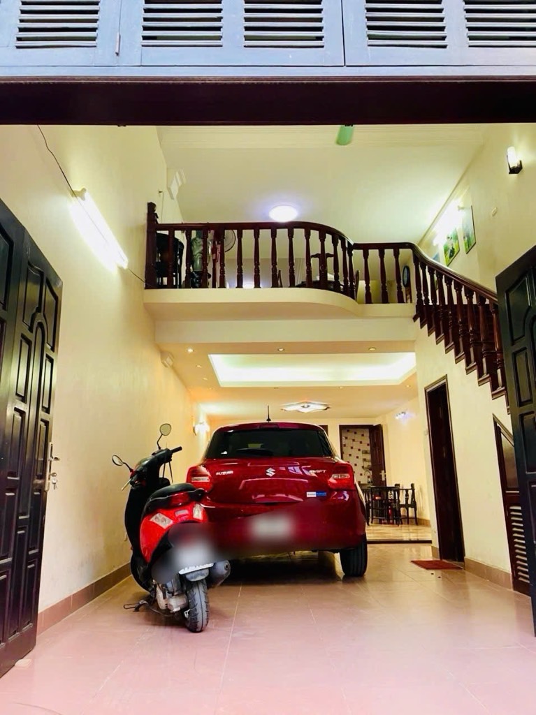 DINH THỰ 5 TẦNG GIỮA LÒNG CẦU GIẤY - GARAGE OTO 3 XE 7 CHỖ TRONG NHÀ