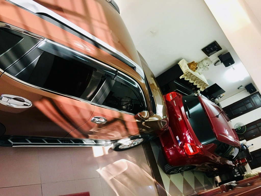 DINH THỰ 5 TẦNG GIỮA LÒNG CẦU GIẤY - GARAGE OTO 3 XE 7 CHỖ TRONG NHÀ