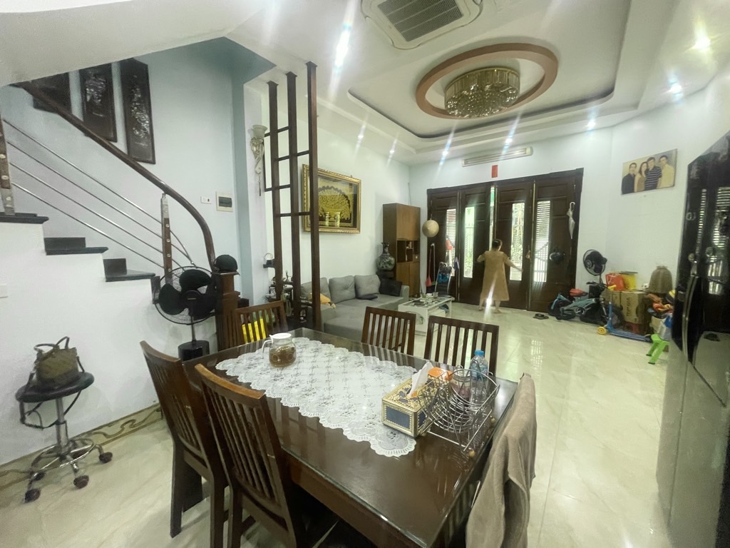 LÕI CẦU GIẤY - SỔ VUÔNG VẮN - TIỀN 5 - HẬU 5 - 50M2 - 12 TỶ