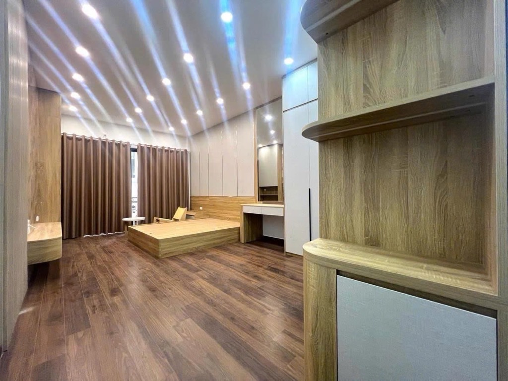 PHÂN LÔ QUÂN ĐỘI - 6 TẦNG GARA Ô TÔ - SỔ VUÔNG HOA HẬU - PHÙNG CHÍ KIÊN - 15.9 TỶ