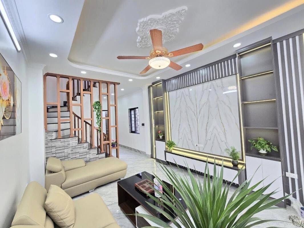 NHÀ ĐẸP 5 TẦNG - 9.3 TỶ - NGÕ THÔNG - CÁCH Ô TÔ DỪNG ĐỖ QUAY ĐẦU 5M - NGUYỄN KHÁNH TOÀN