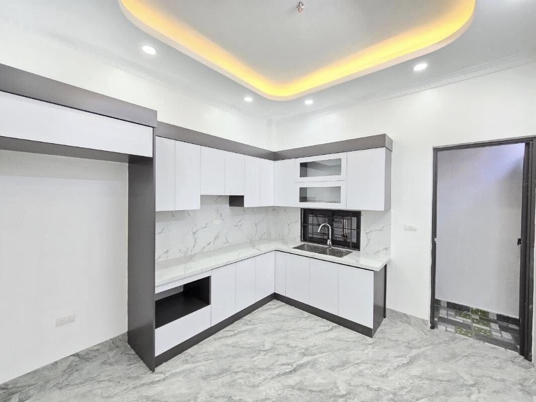 NHÀ ĐẸP 5 TẦNG - 9.3 TỶ - NGÕ THÔNG - CÁCH Ô TÔ DỪNG ĐỖ QUAY ĐẦU 5M - NGUYỄN KHÁNH TOÀN