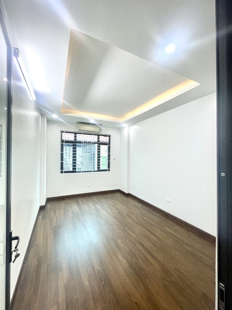 NHÀ ĐẸP 5 TẦNG - 9.3 TỶ - NGÕ THÔNG - CÁCH Ô TÔ DỪNG ĐỖ QUAY ĐẦU 5M - NGUYỄN KHÁNH TOÀN