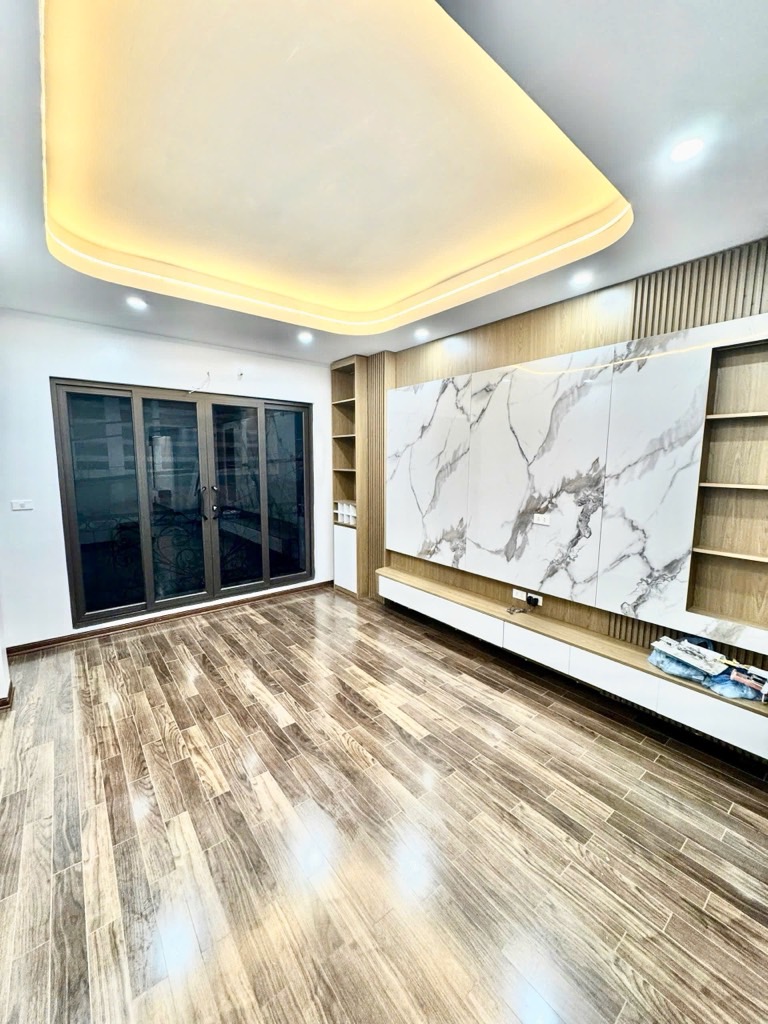 TRUNG TÂM CẦU GIẤY - NHÀ ĐẸP 6 TẦNG -  SỔ VUÔNG - OTO QUA NHÀ - 16 TỶ