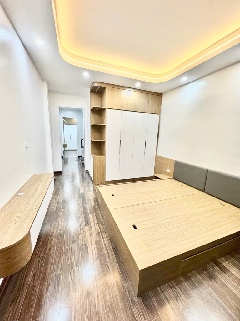 TRUNG TÂM CẦU GIẤY - NHÀ ĐẸP 6 TẦNG -  SỔ VUÔNG - OTO QUA NHÀ - 16 TỶ