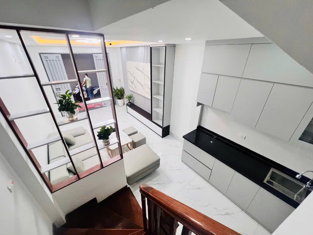 LÕI CẦU GIẤY - NHÀ ĐẸP 5 TẦNG - SỔ VUÔNG VẮN - CÔNG NĂNG ĐỈNH - 7.4 tỷ