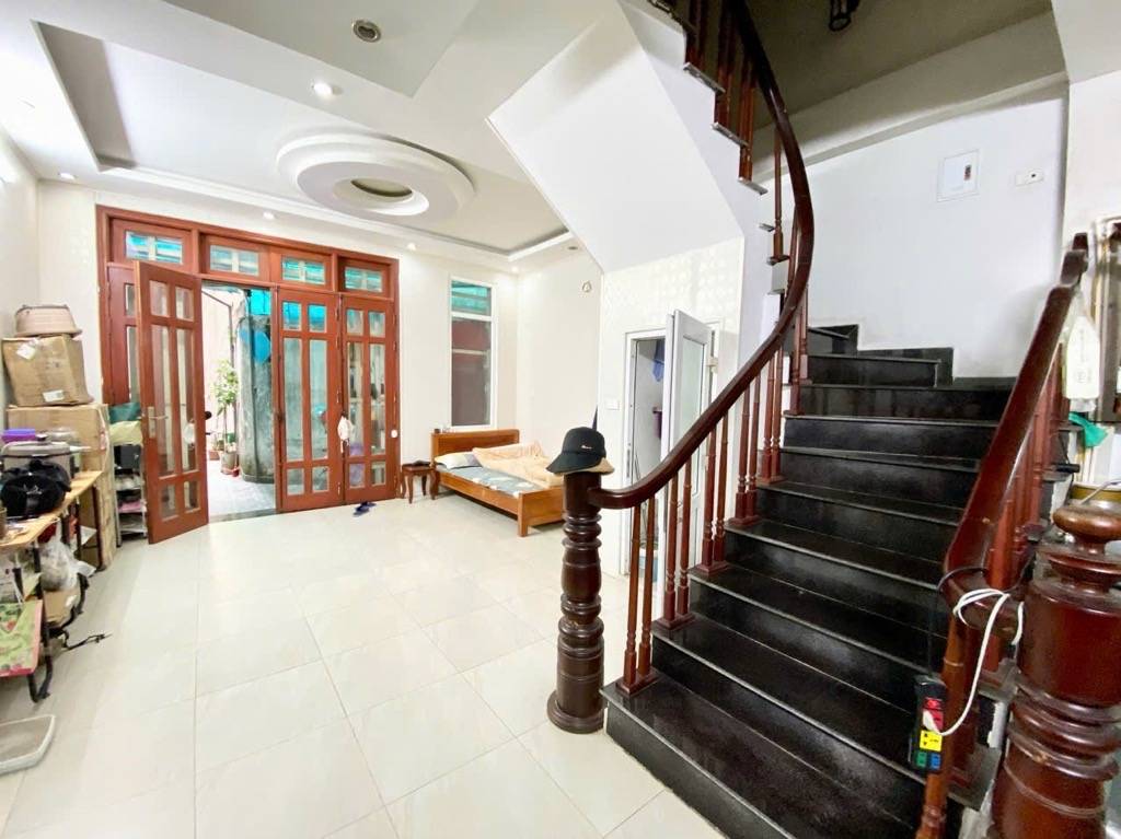 SÂN RỘNG VỪA 10 XE - NGÕ THÔNG TỨ TUNG - 5 TẠ ĐỖ CỬA - LÕI CẦU GIẤY - SỔ NỞ HẬU - 14 TỶ