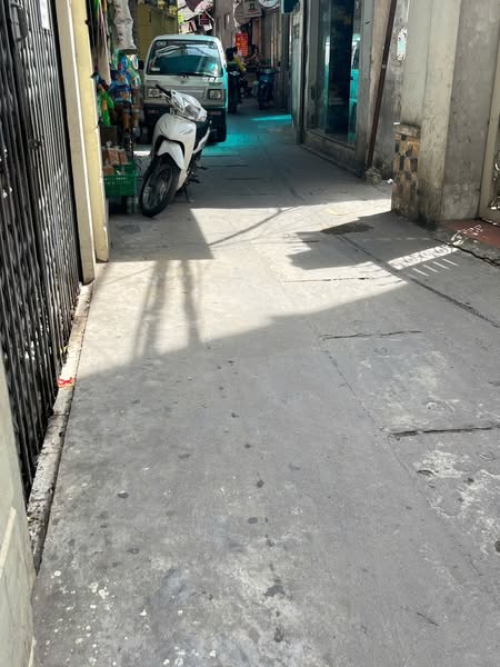LÕI CẦU GIẤY - 7.4 TỶ - NHÀ MỚI 5 TẦNG KÍNH KONG - TẶNG FULL NỘI THẤT TIỀN TỶ - VỀ Ở LUÔN