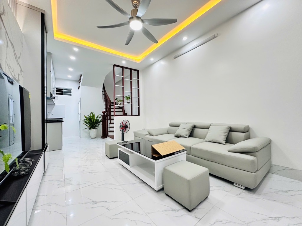 LÕI CẦU GIẤY - 7.4 TỶ - NHÀ MỚI 5 TẦNG KÍNH KONG - TẶNG FULL NỘI THẤT TIỀN TỶ - VỀ Ở LUÔN