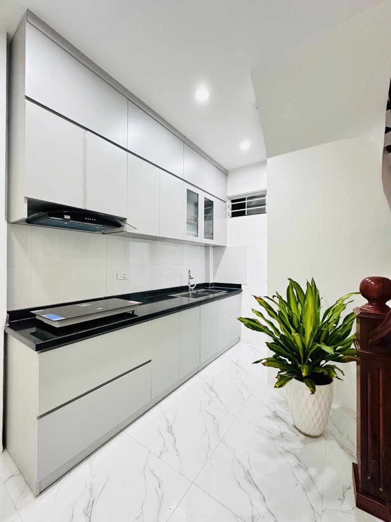 LÕI CẦU GIẤY - 7.4 TỶ - NHÀ MỚI 5 TẦNG KÍNH KONG - TẶNG FULL NỘI THẤT TIỀN TỶ - VỀ Ở LUÔN