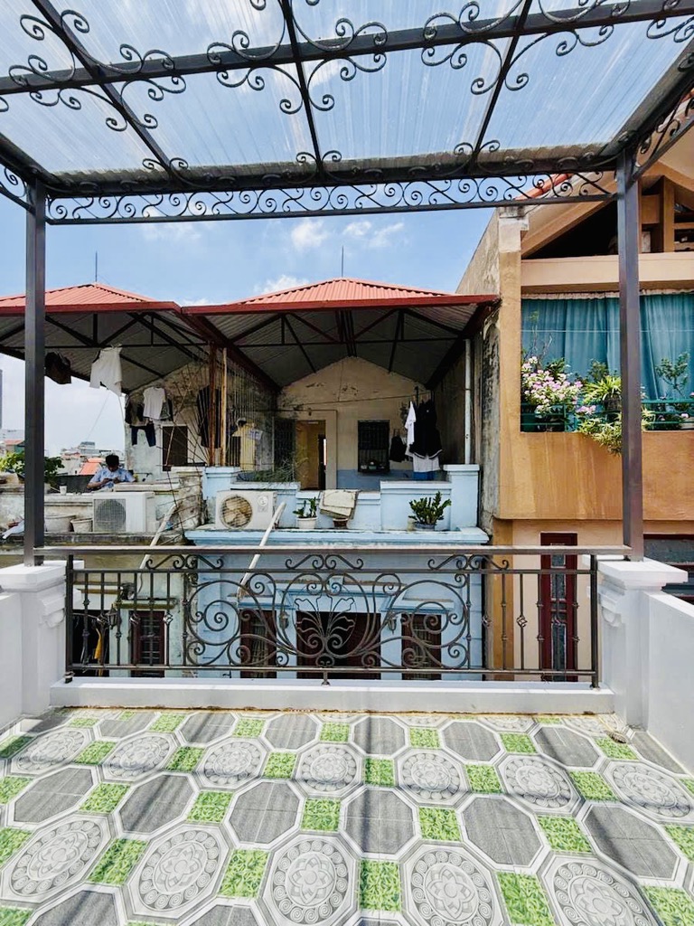 LÕI CẦU GIẤY - SỔ VUÔNG ĐẸP - 5 TẦNG NHÀ MỚI - NỘI THẤT CHỌN LỌC - GẦN HỒ MÁT RƯỢI