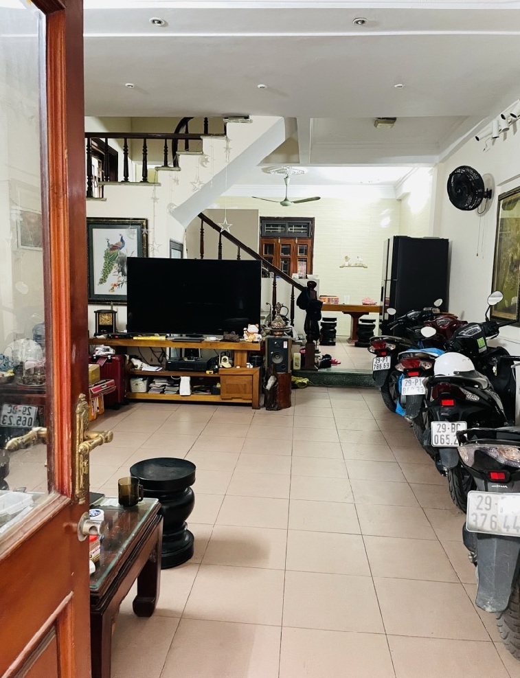 HOÀNG QUỐC VIỆT - NHÀ ĐẸP 6 TẦNG - MẶT TIỀN 5M - XÁCH VALI VỀ Ở NGAY - 40M2 - 9.9 TỶ