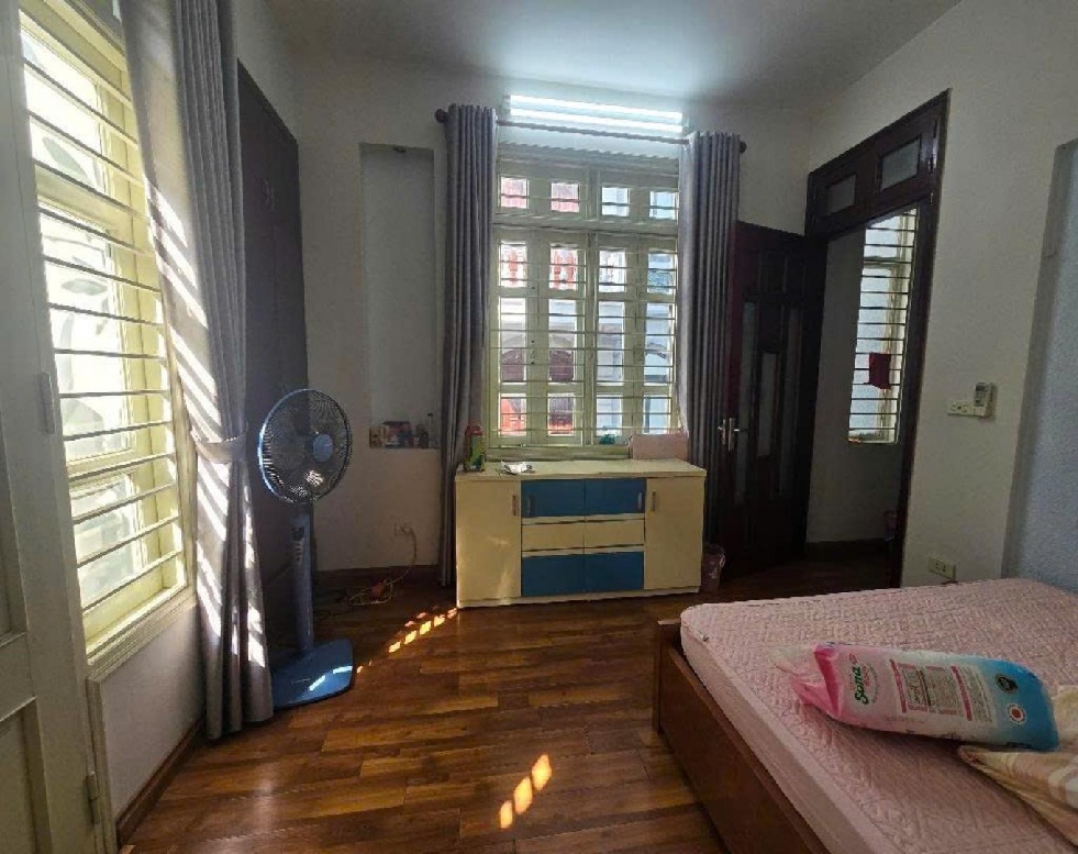 HOÀNG QUỐC VIỆT - NHÀ ĐẸP 6 TẦNG - MẶT TIỀN 5M - XÁCH VALI VỀ Ở NGAY - 40M2 - 9.9 TỶ