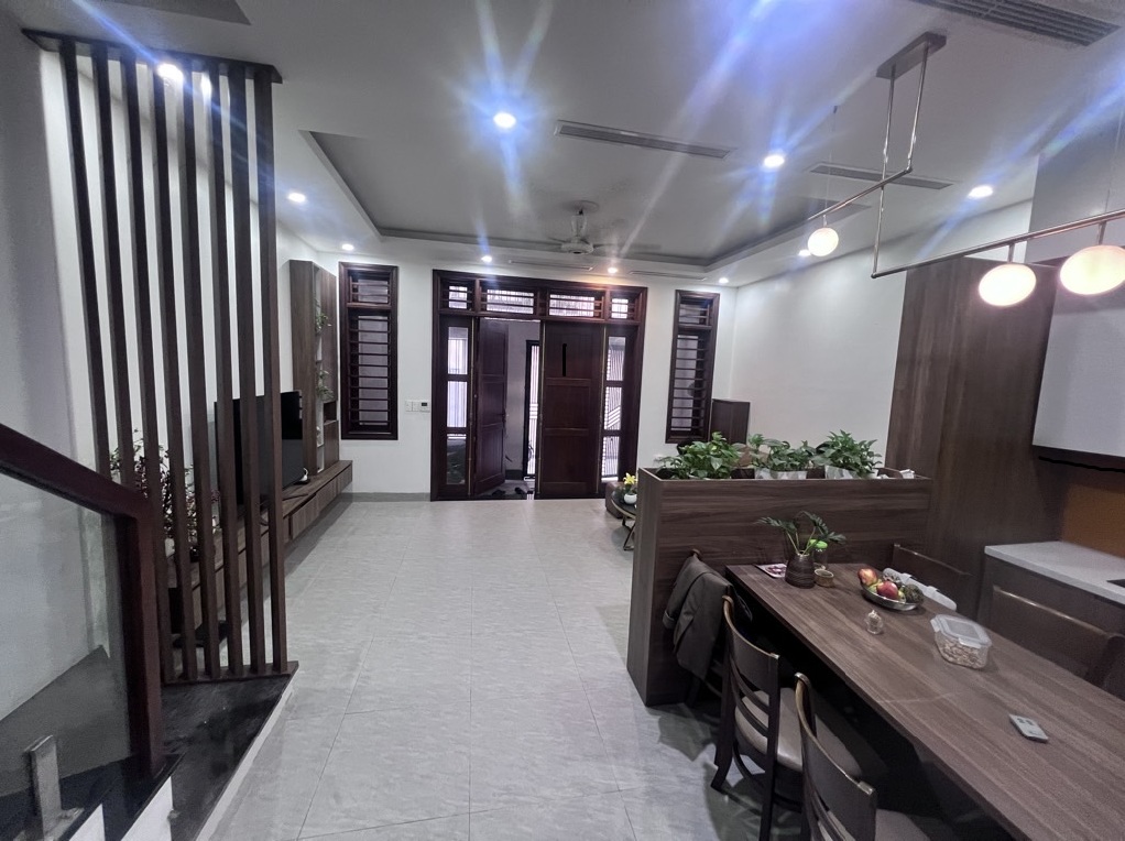 CẦU GIẤY - NGÕ THÔNG - SỔ VUÔNG - 58.5M2 - MẶT TIỀN BỀ THẾ - Ô TÔ SÁT NHÀ