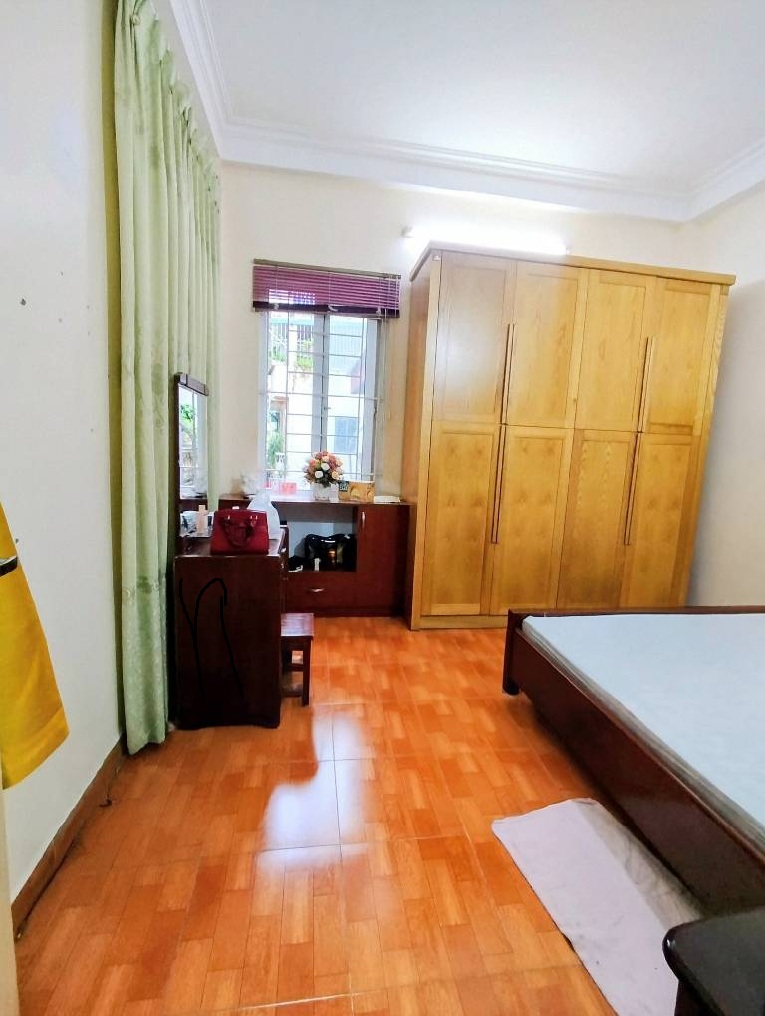 NGÕ THÔNG CẦU GIẤY - SỔ VUÔNG 33M2 - 5 TẦNG MỚI ĐẸP - 8 TỶ FULL NỘI THẤT