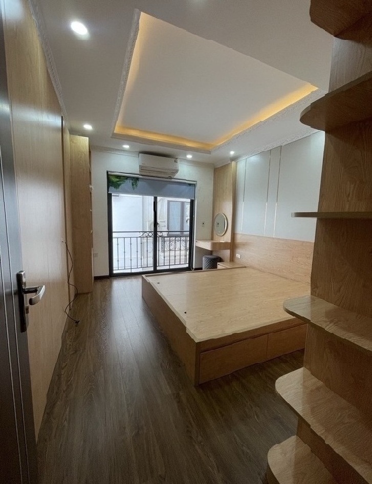 HOÀNG QUỐC VIỆT - LÔ GÓC - NGÕ THÔNG - 40M2 - 8.6 TỶ