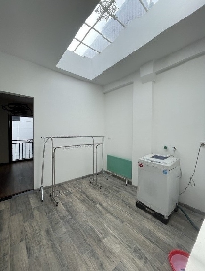 HOÀNG QUỐC VIỆT - LÔ GÓC - NGÕ THÔNG - 40M2 - 8.6 TỶ