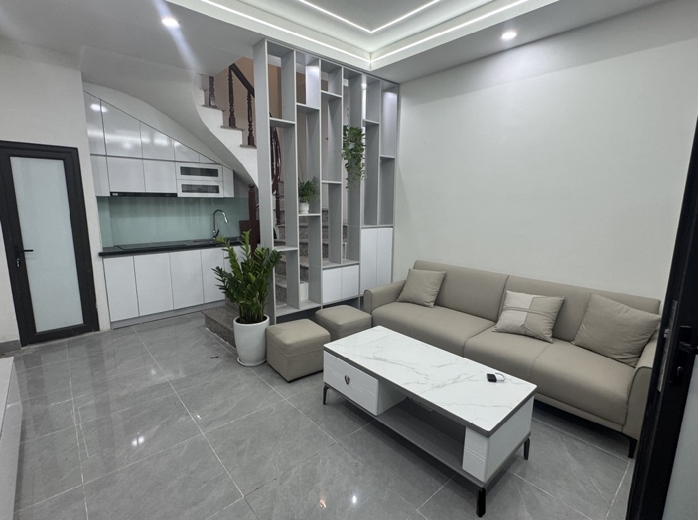 CẦU GIẤY - KHU TRUNG TÂM - NHÀ ĐẸP 35M2 - 5 TẦNG - NỘI THẤT CHỌN LỌC - 7.5 TỶ