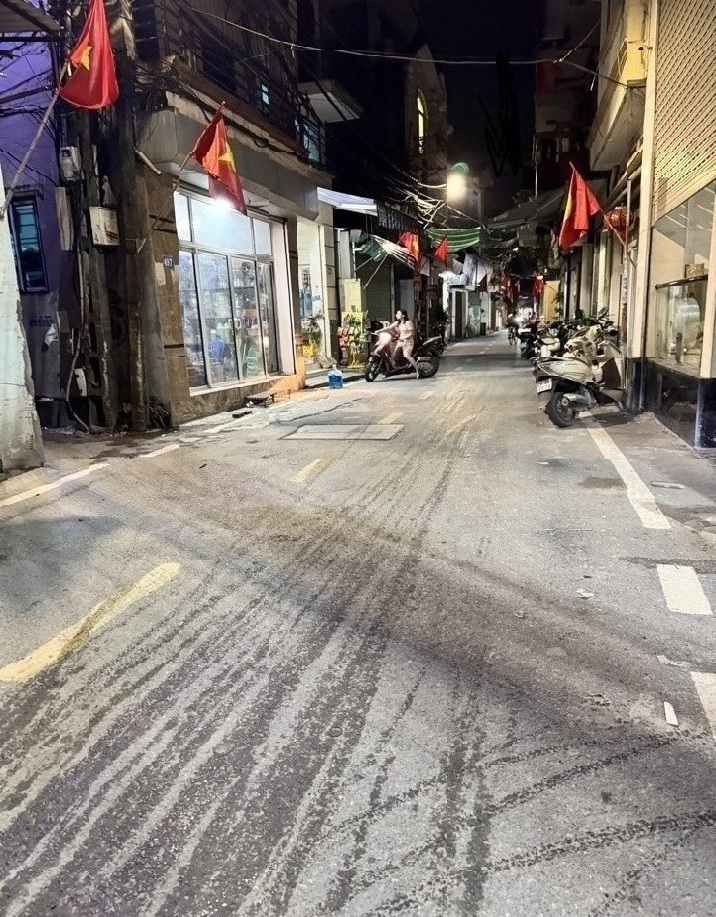 PHẠM VĂN ĐỒNG - SỔ VUÔNG - NỞ HẬU - 35M2 - VÀI BƯỚC RA PHỐ - Ở SƯỚNG - KINH DOANH TỐT