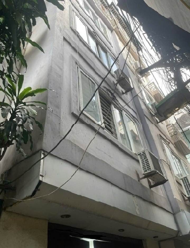 PHƯỜNG CẦU GIẤY - 5 TẦNG - NHÀ ĐẸP - 34M2 - NGÕ NÔNG - GẦN HỒ - ĐÓN GIÓ MÁT RƯỢI