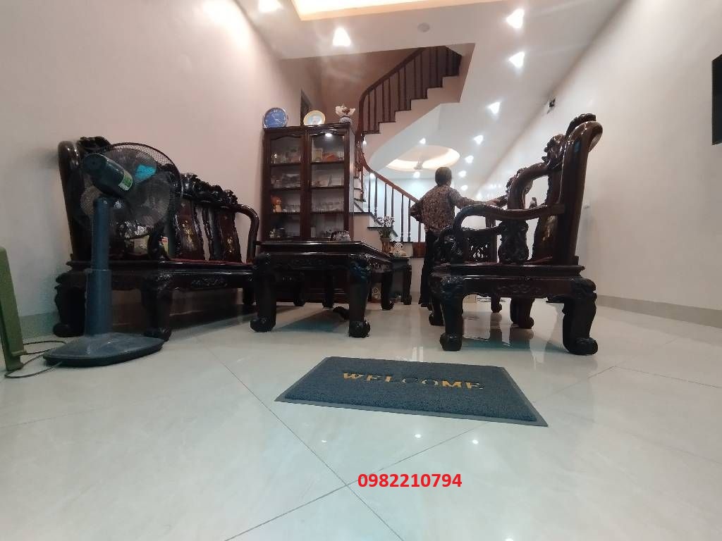 CẦU GIẤY - LÔ GÓC - 5 TẦNG - 48M2 - 12 TỶ - NGÕ THÔNG - 3 GÁC ĐỖ CỬA