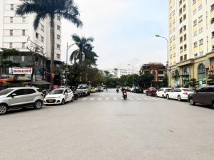 234 HOÀNG QUỐC VIỆT - SÂN RỘNG - NHÀ ĐẸP Ở NGAY - KHÔNG GIAN LÝ TƯỞNG CHO ĐẠI GIA ĐÌNH