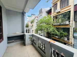 CẦU GIẤY - PHÂN LÔ QUÂN ĐỘI - NGÕ THÔNG - Ô TÔ TRÁNH VỈA HÈ - Ở SƯỚNG