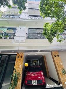 CẦU GIẤY - KHU PHÂN LÔ DÂN TRÍ CAO - 6 TẦNG - GARA Ô TÔ - THANG MÁY - ĐẸP NHƯ MƠ