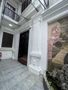 HOÀNG QUỐC VIỆT - SÂN RỘNG NHÀ TO - CỬA SÀN FULL GỖ LIM - 76M2 - 9.8 TỶ