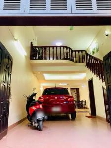 DINH THỰ 5 TẦNG GIỮA LÒNG CẦU GIẤY - GARAGE OTO 3 XE 7 CHỖ TRONG NHÀ