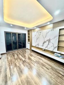 TRUNG TÂM CẦU GIẤY - NHÀ ĐẸP 6 TẦNG - SỔ VUÔNG - OTO QUA NHÀ - 16 TỶ