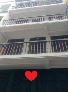 NGÕ THÔNG CẦU GIẤY - SỔ VUÔNG 33M2 - 5 TẦNG MỚI ĐẸP - 8 TỶ FULL NỘI THẤT