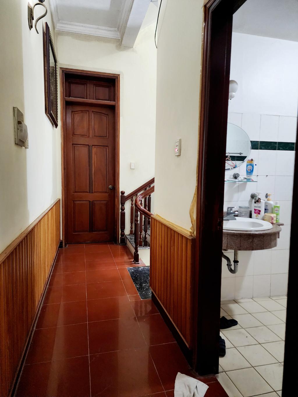 Cần bán gấp nhà Nguyễn Khang