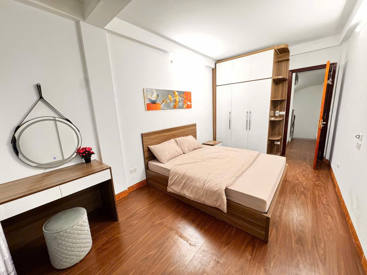 Bán nhà Xuân La hàng xóm Hồ Tây 35m 6 tầng, ô tô, full nội thất, mang vali về ở luôn, 9.tỷ