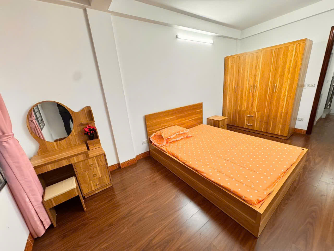 Bán nhà Xuân La hàng xóm Hồ Tây 35m 6 tầng, ô tô, full nội thất, mang vali về ở luôn, 9.tỷ