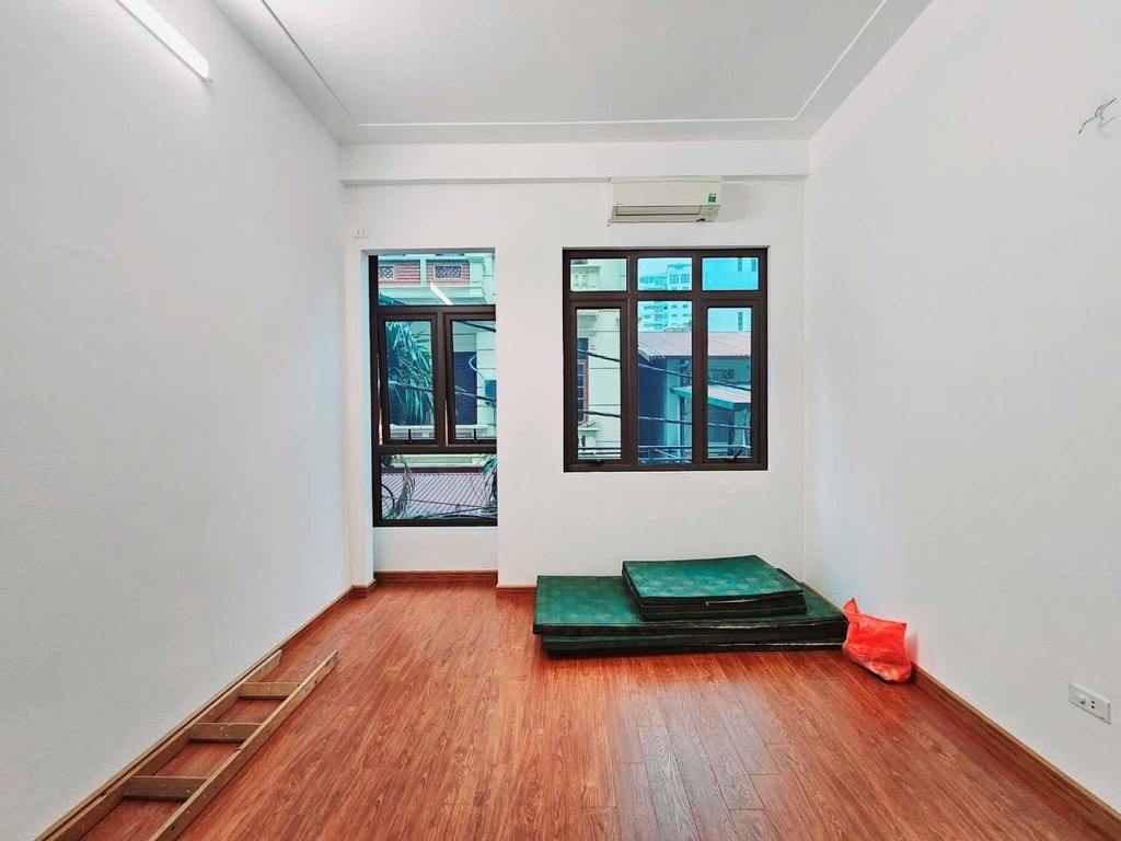 Bán nhà Lạc Long Quân, Tây Hồ dân xây 52m 5 tầng, ô tô, kinh doanh đỉnh, giá 13.5 tỷ