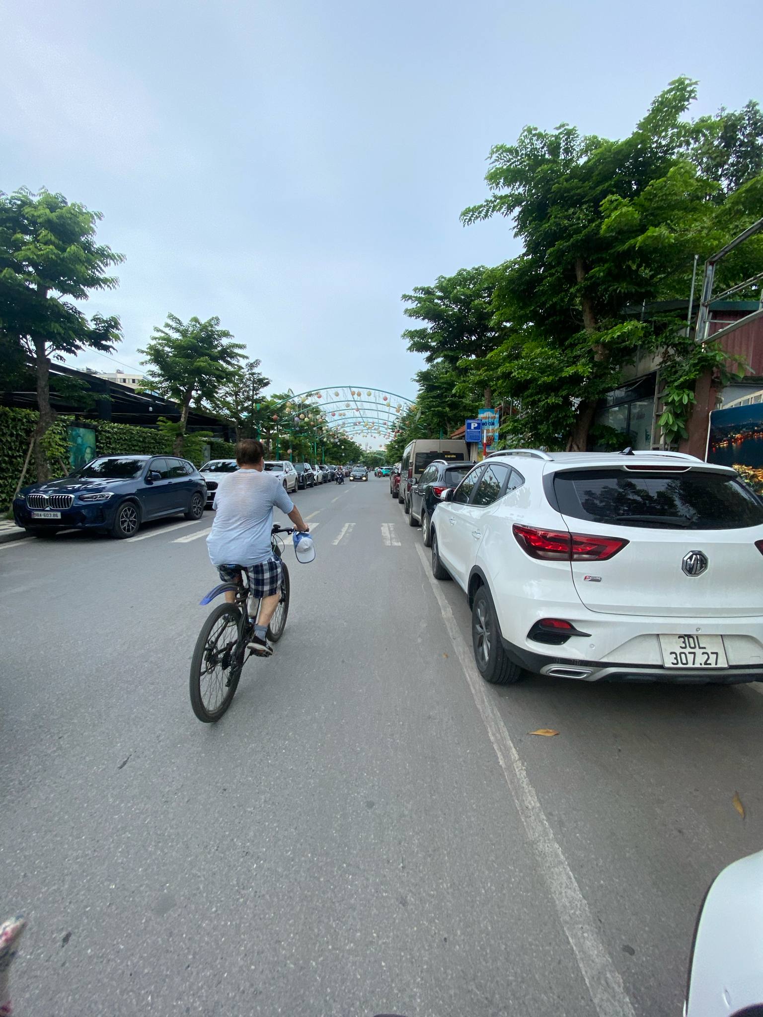Bán nhà Lạc Long Quân, Tây Hồ dân xây 52m 5 tầng, ô tô, kinh doanh đỉnh, giá 13.5 tỷ