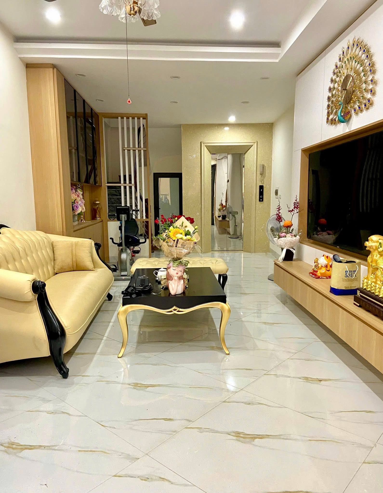 [GIÁ RẺ] Nhà Ngoại Giao Đoàn dân xây 6 tầng thang máy, ô tô, kinh doanh 45m giá 10.6 tỷ