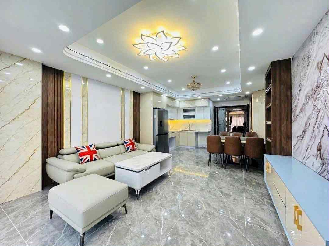 Nhà đẹp Đức Thắng 52m– Gara ô tô – Full nội thất – 5 tầng mới – Giá chỉ 8.8 tỷ