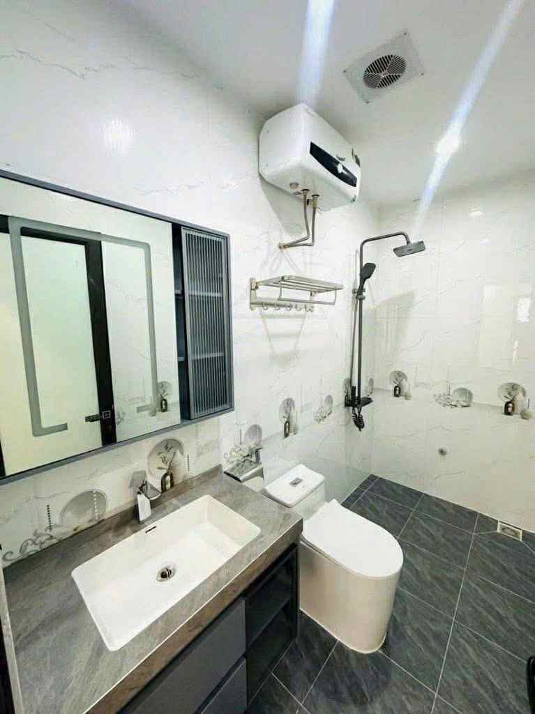 Nhà đẹp Đức Thắng 52m– Gara ô tô – Full nội thất – 5 tầng mới – Giá chỉ 8.8 tỷ