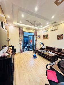 Nhà Hoàng Tăng Bí 97m dân xây, mặt phố, ô tô, kinh doanh cực đỉnh giá 17 tỷ