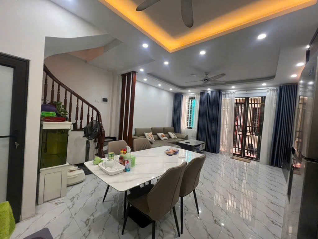 BÁN NHÀ YÊN NGHĨA, DIỆN TÍCH 35M2, 5TẦNG ,4 NGỦ ,Ô TÔ ĐỖ TRƯỚC NHÀ , GIÁ 2.62 TỶ.